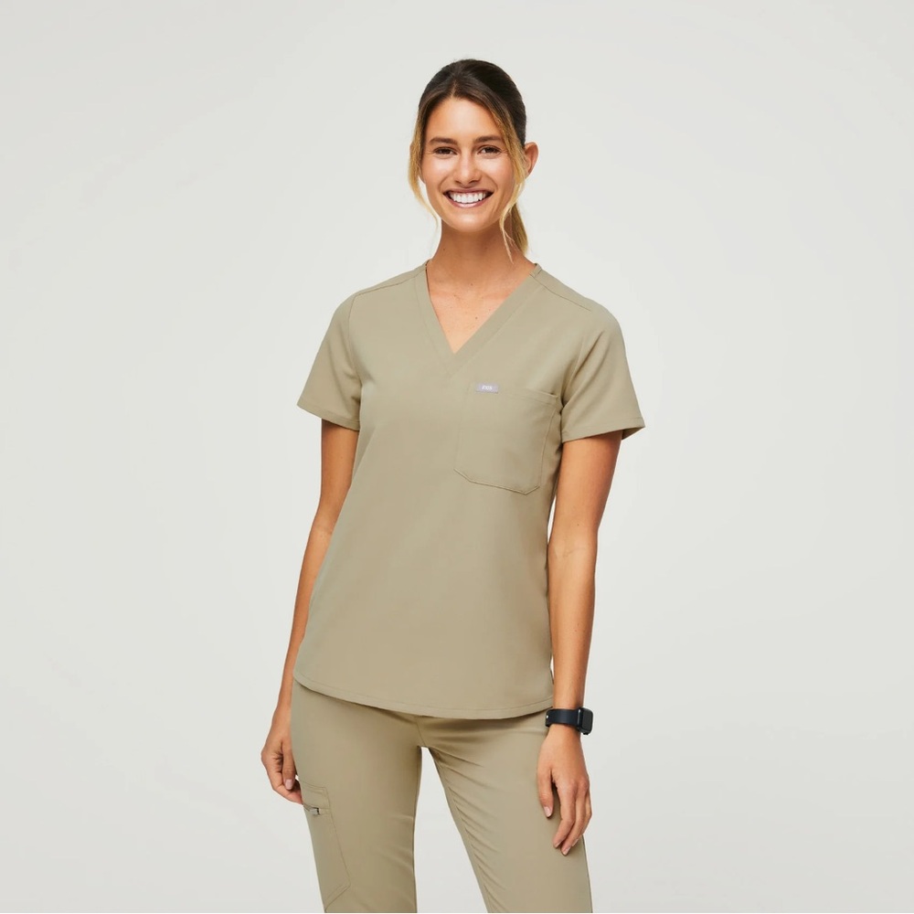 FIGS Sandstone Catarina™ - One-Pocket Scrub Top